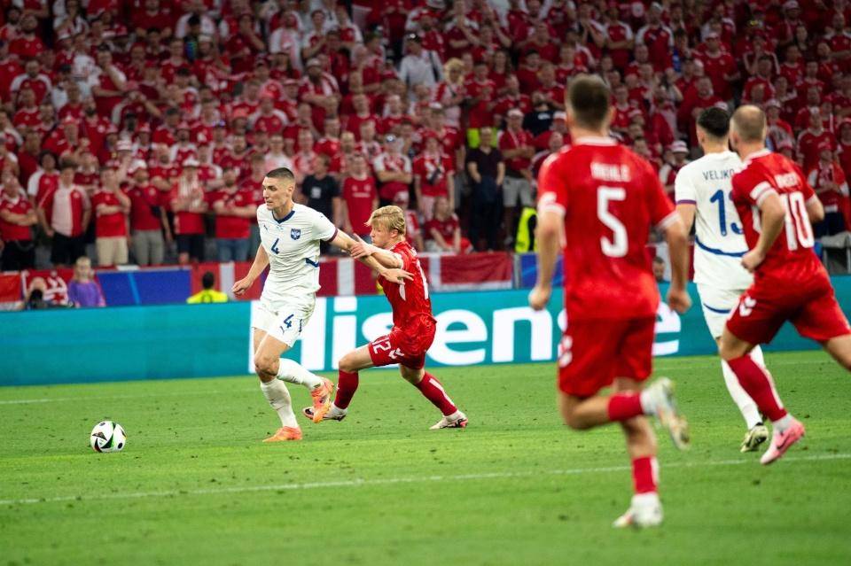 塞尔维亚与葡萄牙互交白卷，积分榜持平的简单介绍