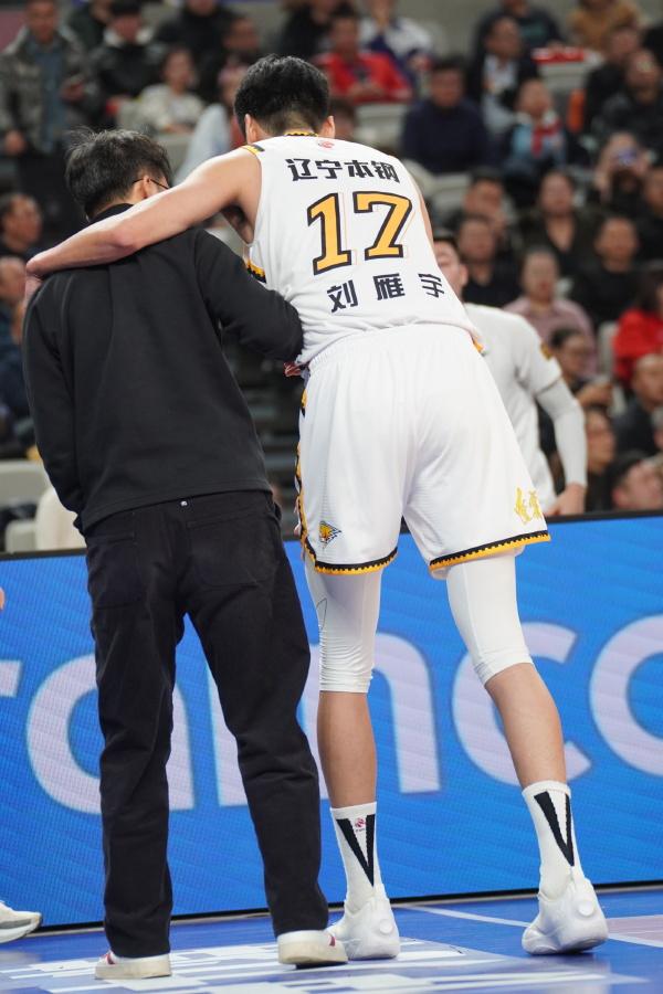 火力全开!球队攻防兼备,势如破竹的简单介绍 火力全开!球队攻防兼备,势如破竹的简单介绍