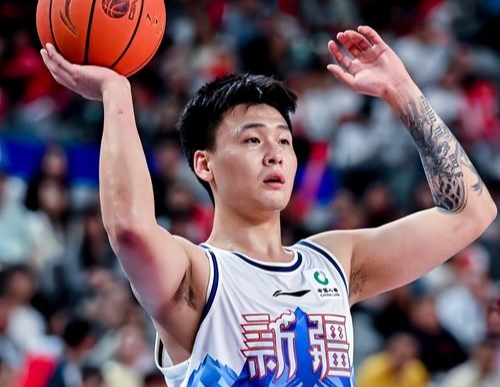 阿联酋男篮后卫突破关键防线，助球队取胜的简单介绍