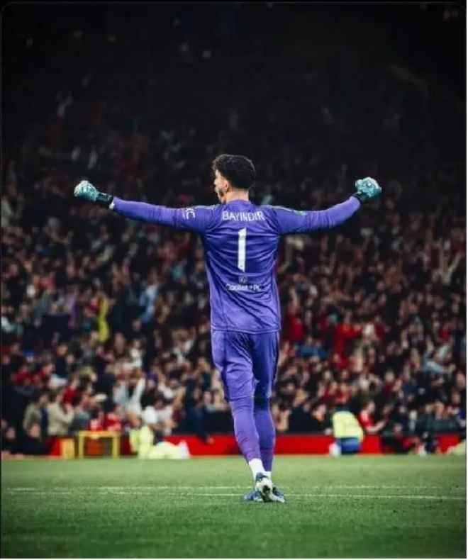 关于曼联门将表现出色,帮助球队保持不败战绩的信息 关于曼联门将表现出色,帮助球队保持不败战绩的信息