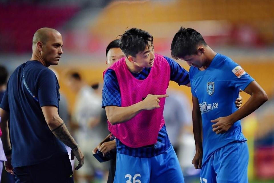 包含深圳主场告负，降级形势日益严峻的词条