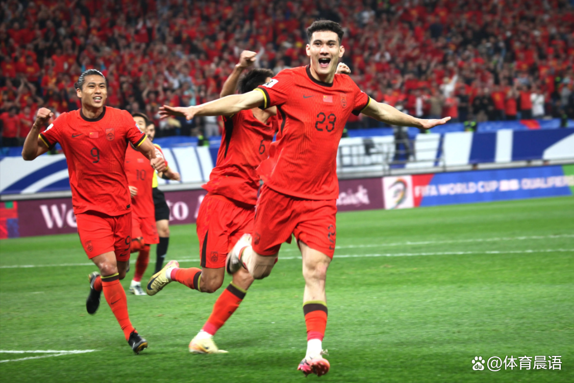 竞技场上热血沸腾，球员拼尽全力的简单介绍