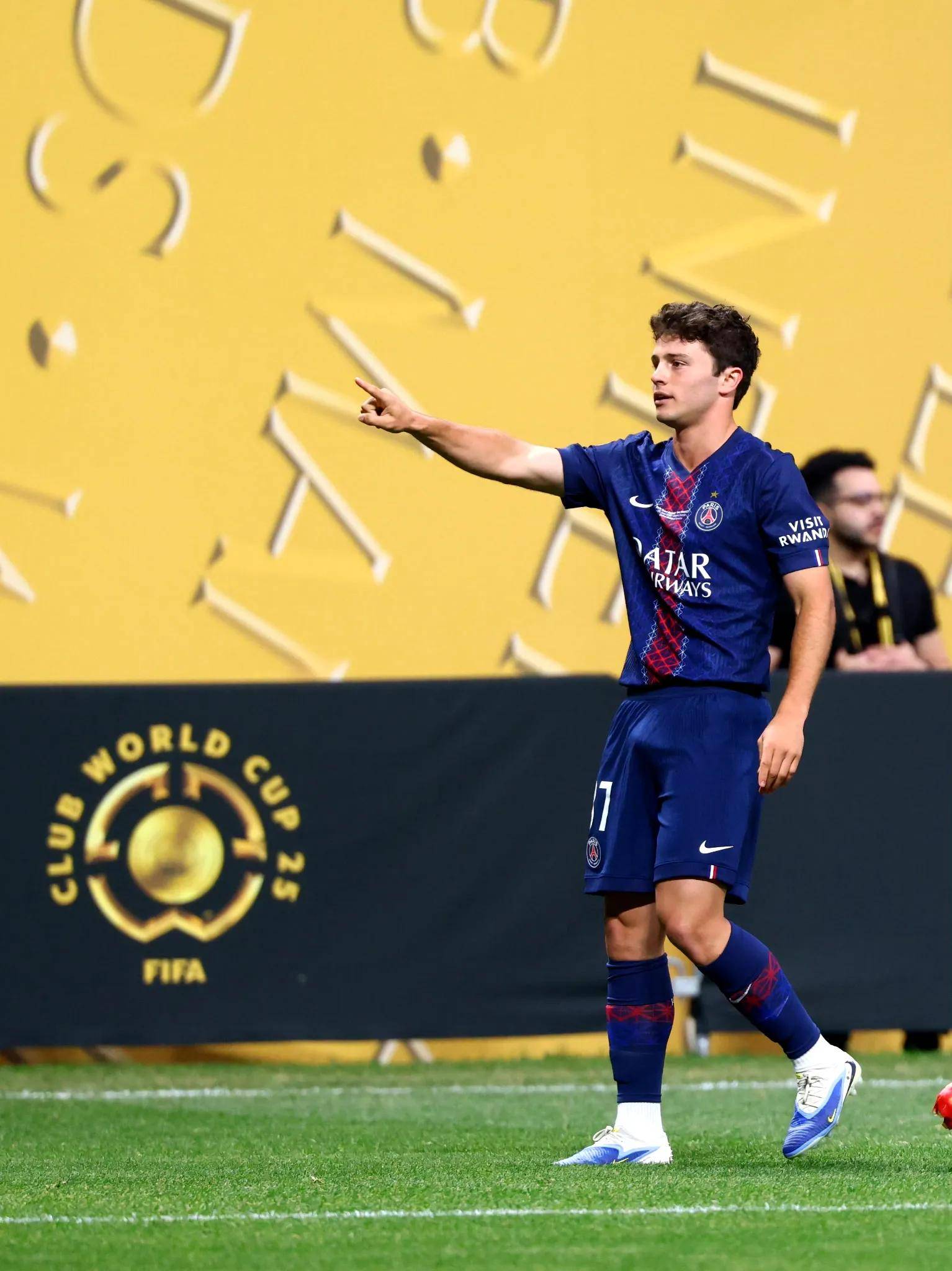 欧冠小组赛首轮战局激烈，国家队险胜对手斩获关键胜利的简单介绍