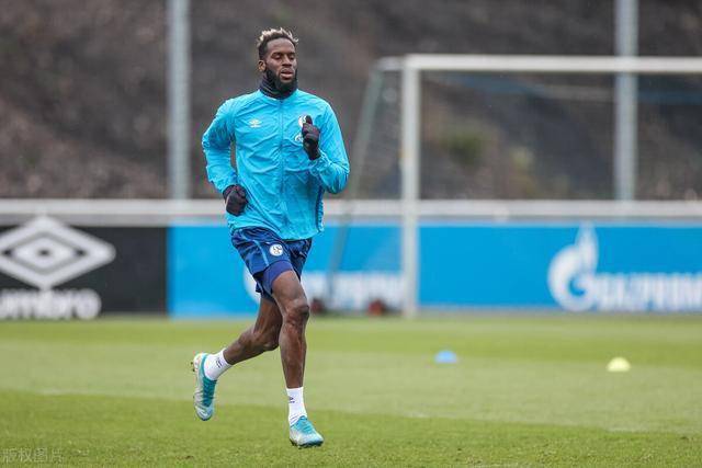 沙尔克赛季首胜来袭，球队迎来转机