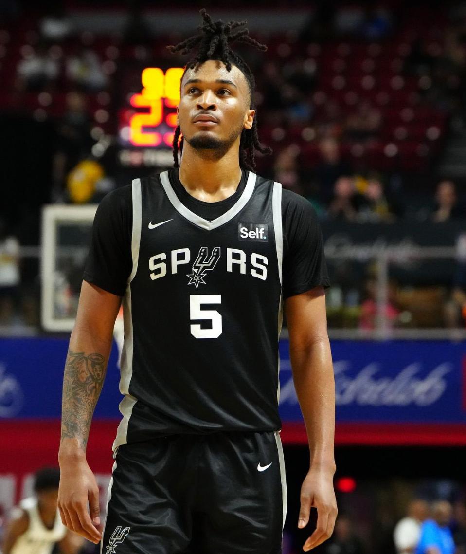 包含马刺外线效率领跑，阵容深度备受夸奖的词条