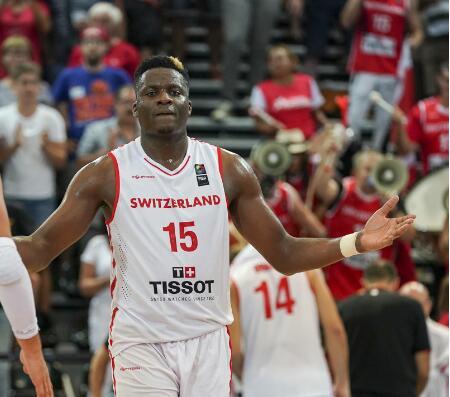 瑞士球队角逐篮球室外赛赛区冠军