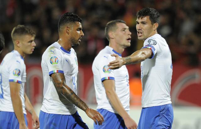 包含罗马中场死守护关，拼尽全力却难拯救的词条