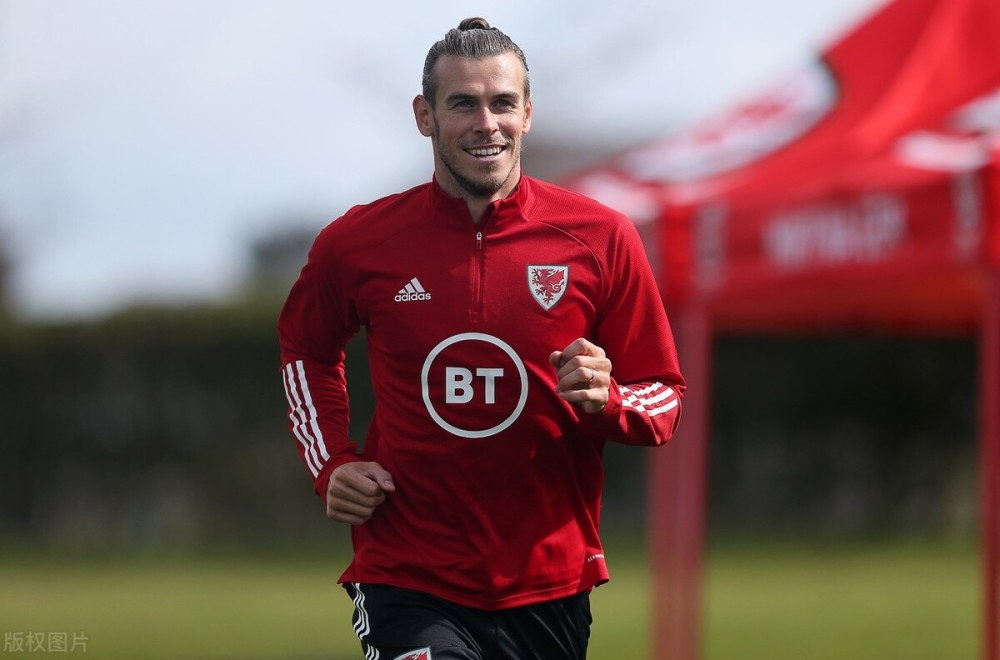 威尔士队与阿尔巴尼亚展开激烈较量