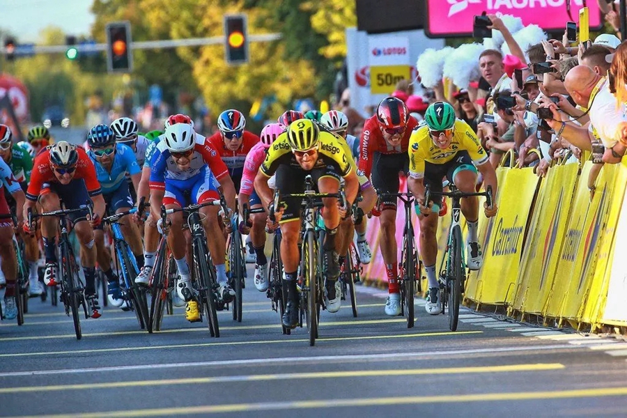 火速突围，选手携手亚军夺魁的简单介绍