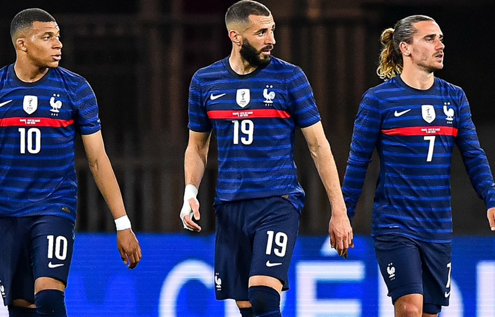 法国队碾压日本队,黄鸭组合统治全场 法国队碾压日本队,黄鸭组合统治全场