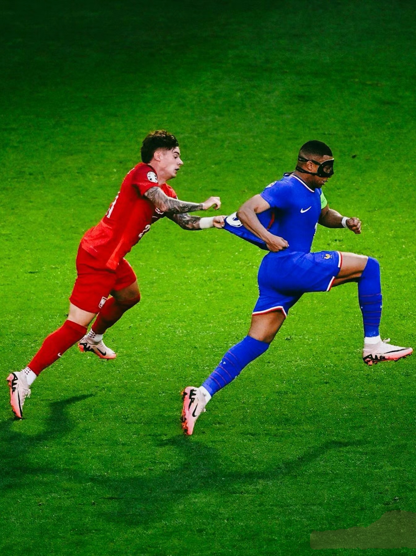 法国队后腰表现突出，助球队战胜对手